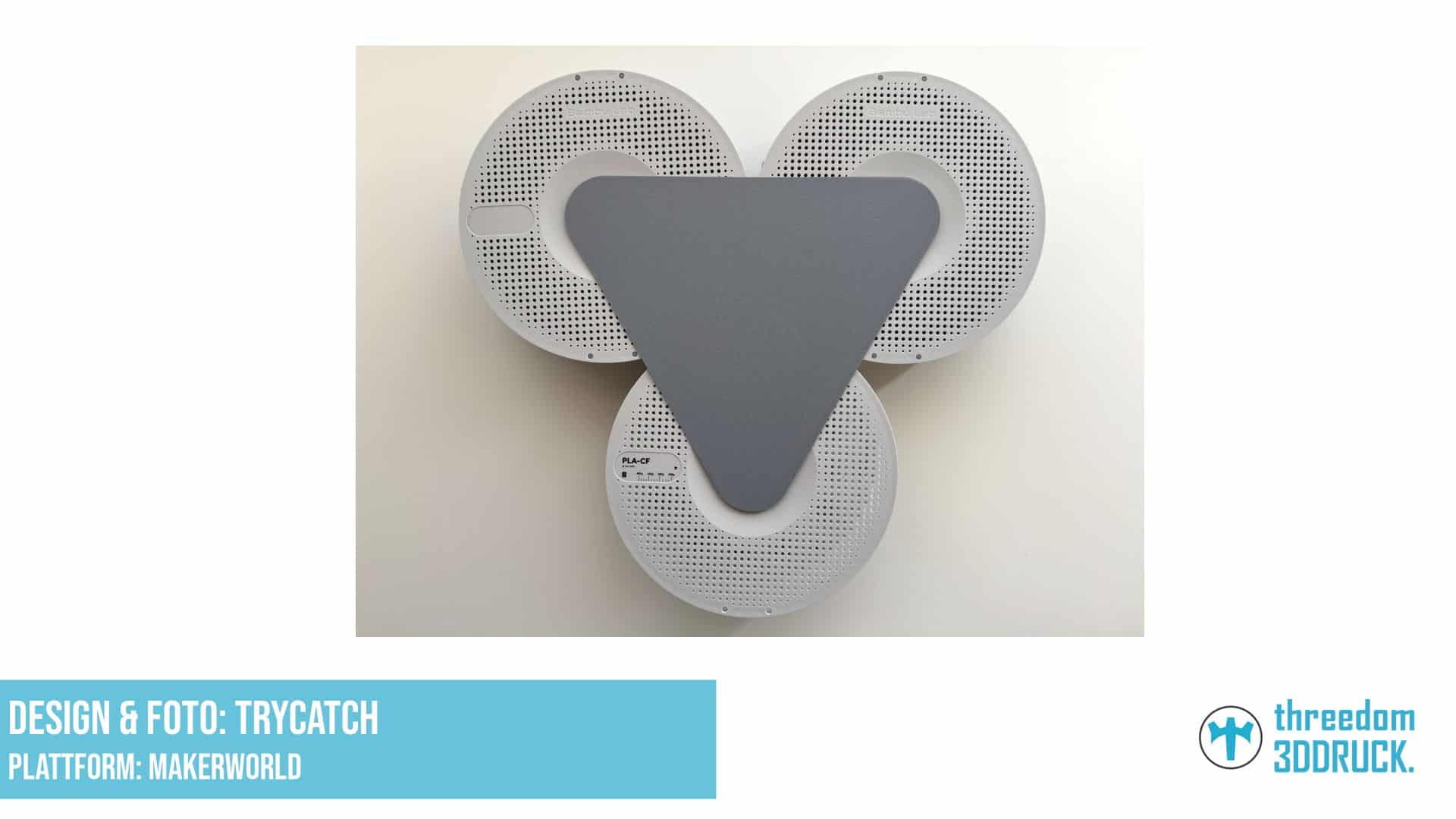 Monitorauflage aus drei Bambu-Spulen