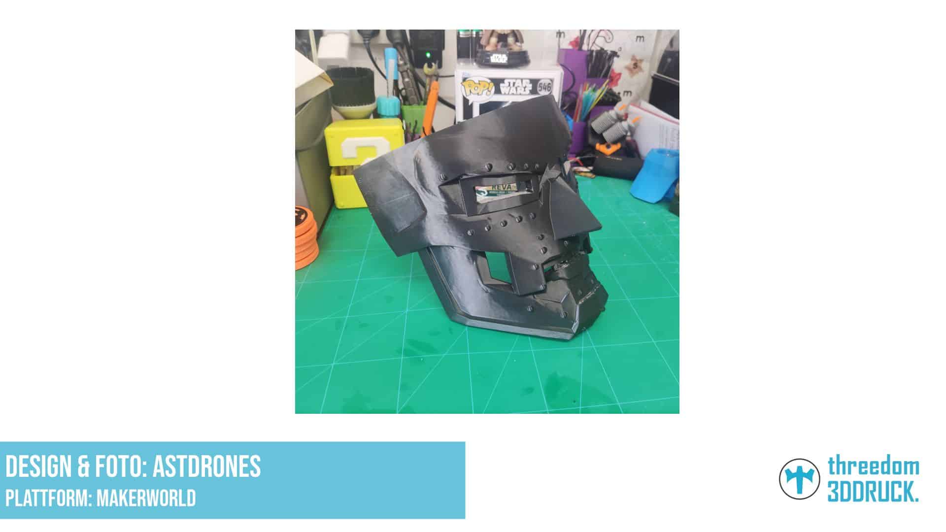 Dr. Doom Maske mit Nieten